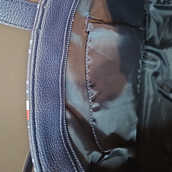 Tommy Hilfiger purse - Picture 11 of 12